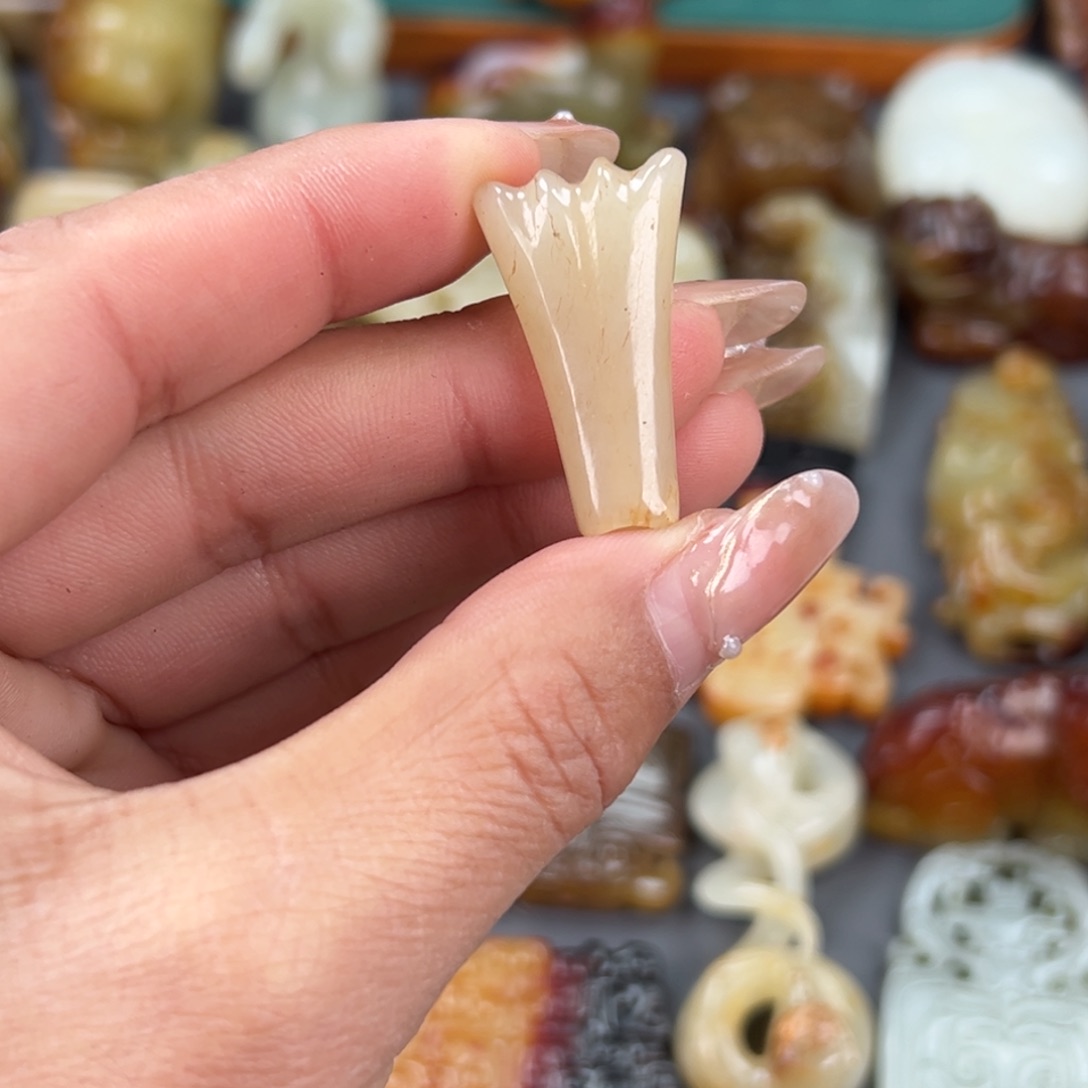 和田玉（糖玉）颈饰未镶嵌