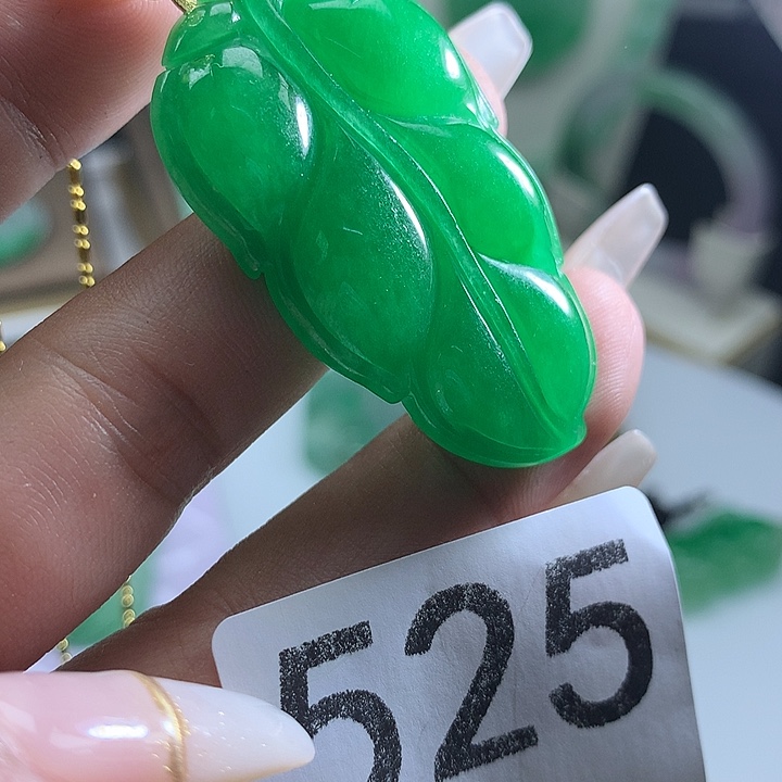 翡翠未镶嵌吊坠(赠链)翡翠