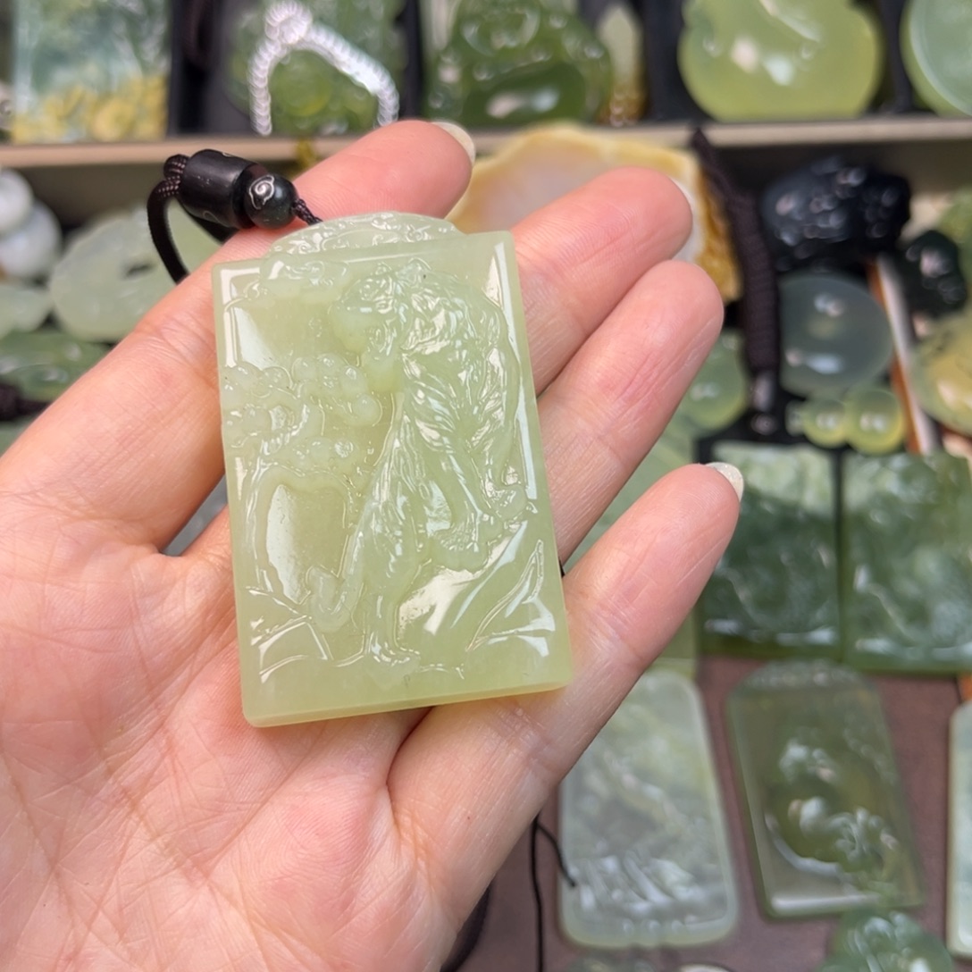 蛇纹石玉未镶嵌吊坠(赠链)