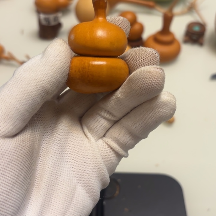 在****天然手捻老皮葫芦