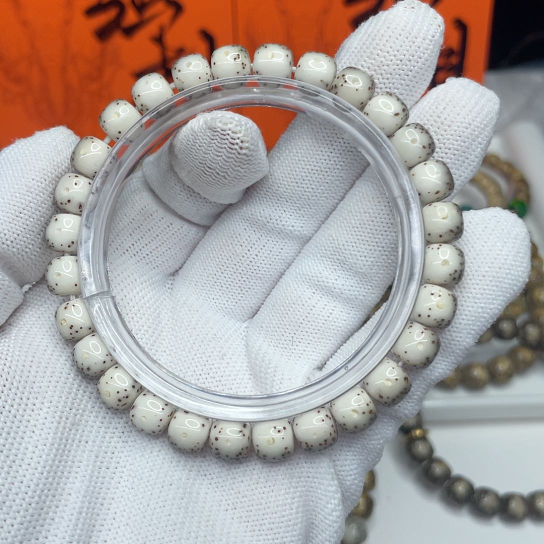 星月菩提手串62。8/7白冰通体留白毕业