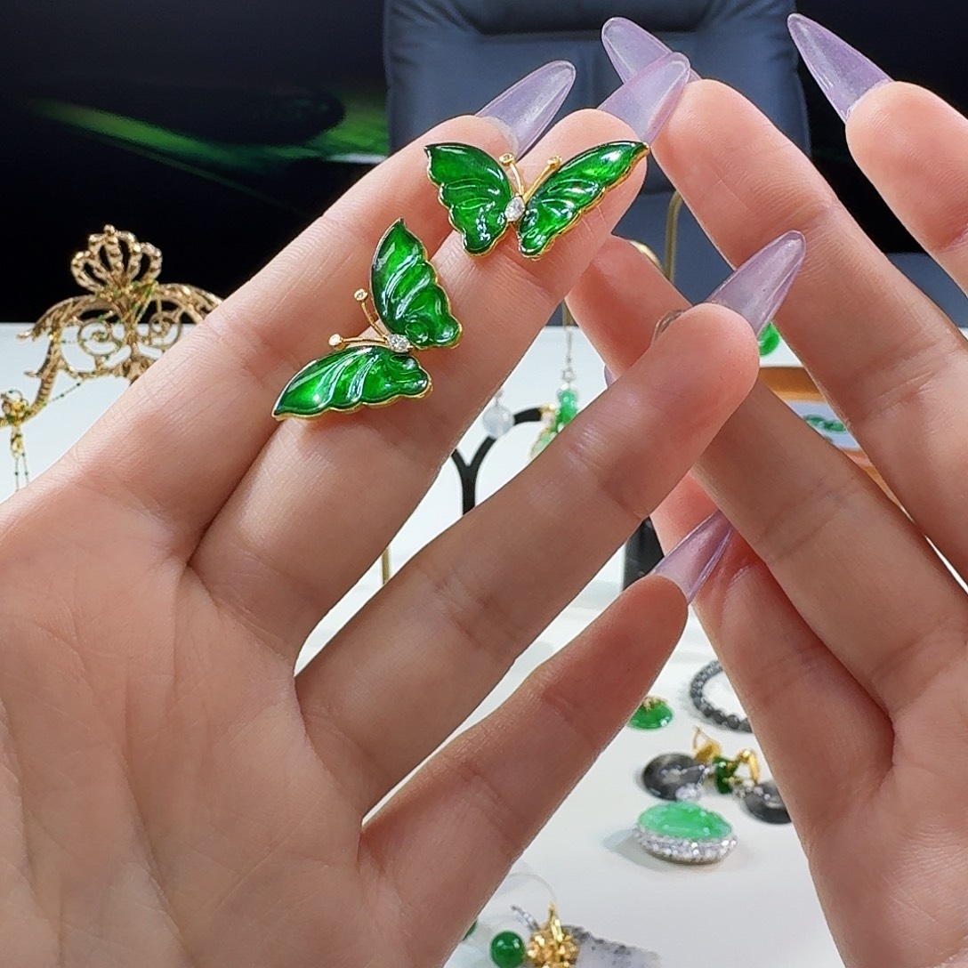 如***兰翡翠18K金镶嵌耳饰18 K镶嵌