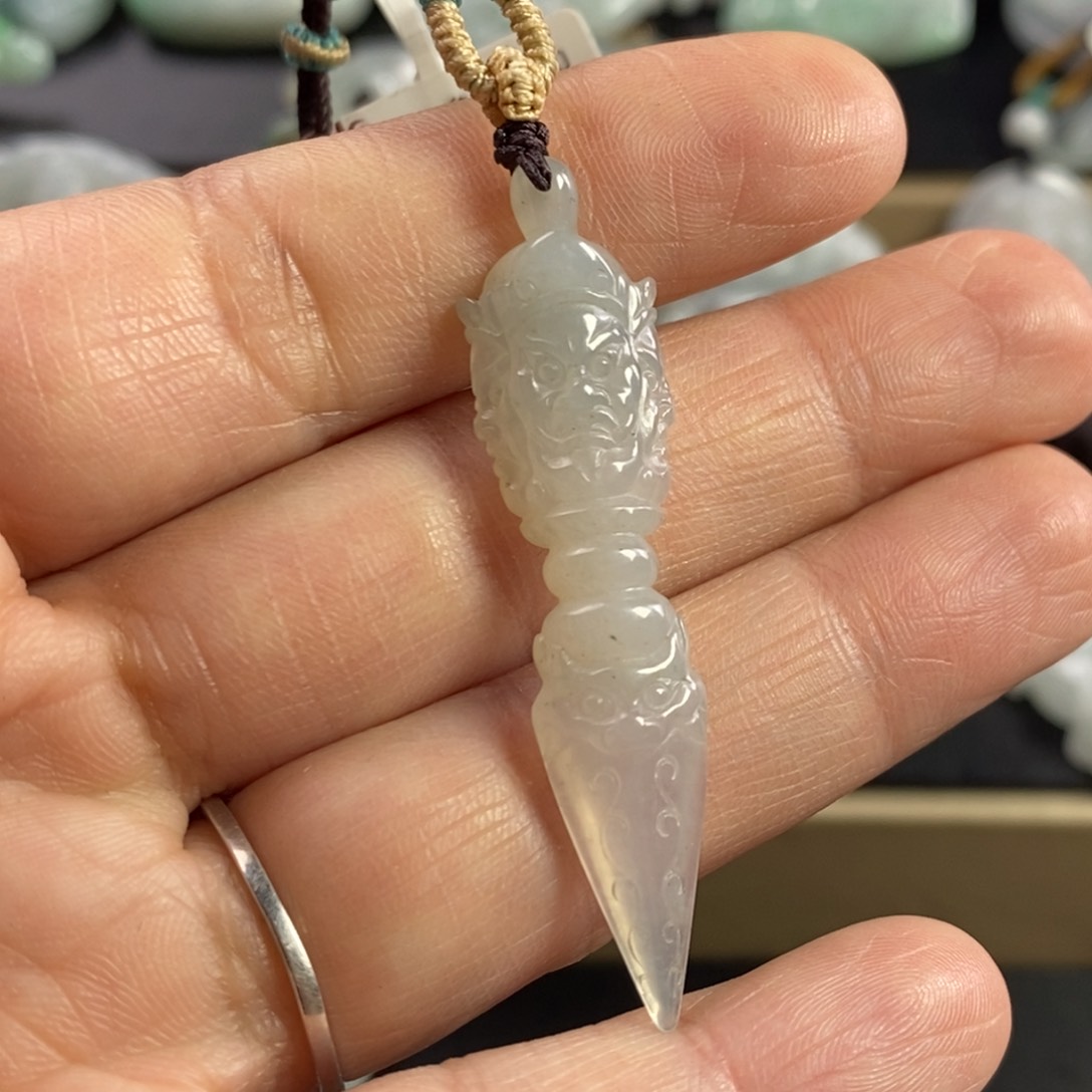 翡翠颈饰未镶嵌降魔杵