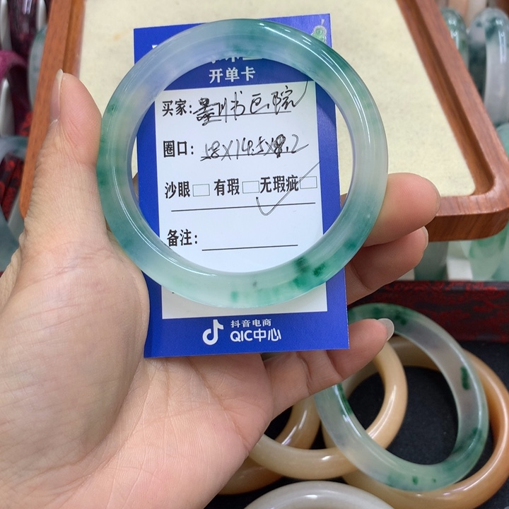 石英质玉手镯未镶嵌