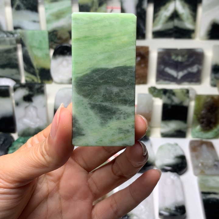 独山玉未镶嵌颈饰