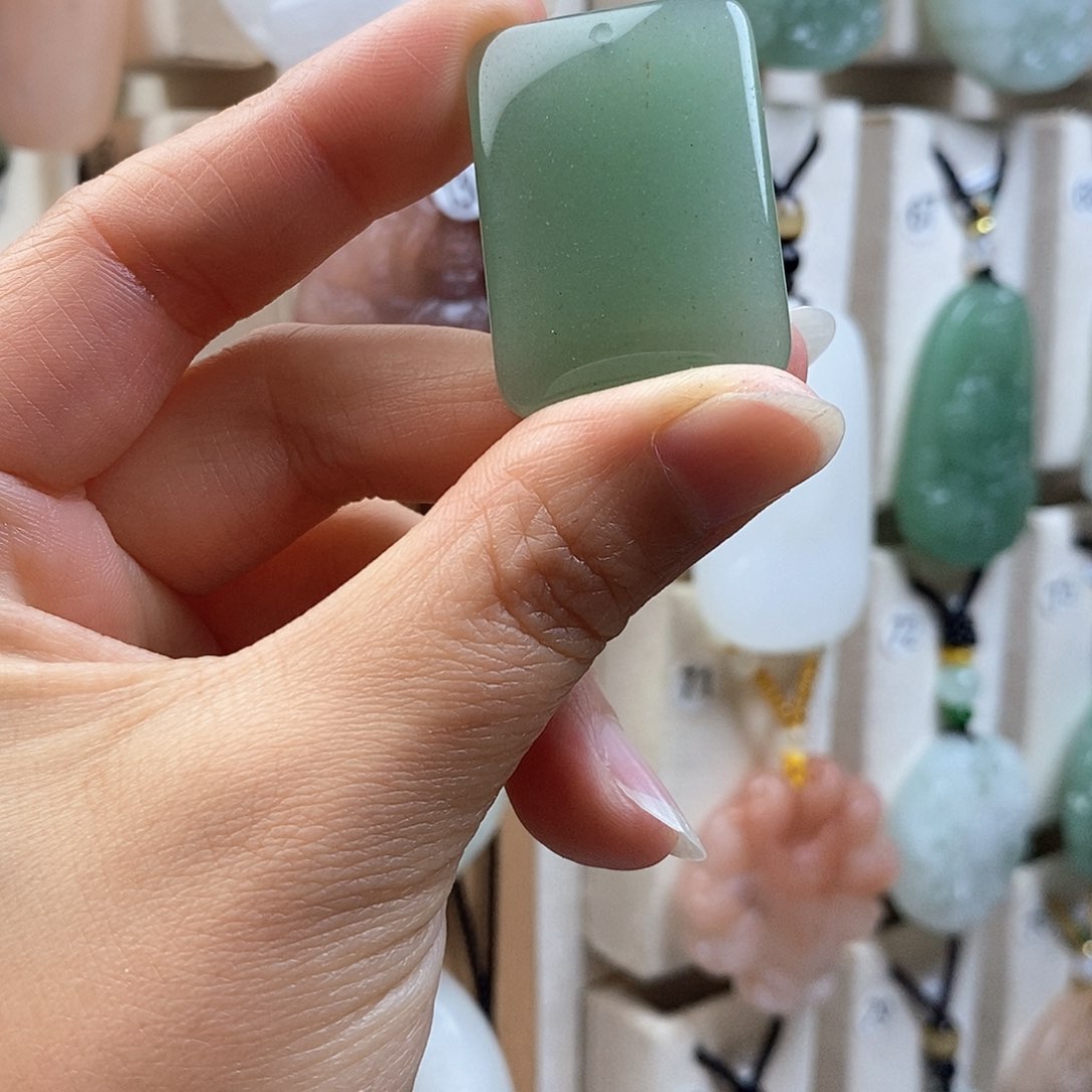 未镶嵌东陵石颈饰