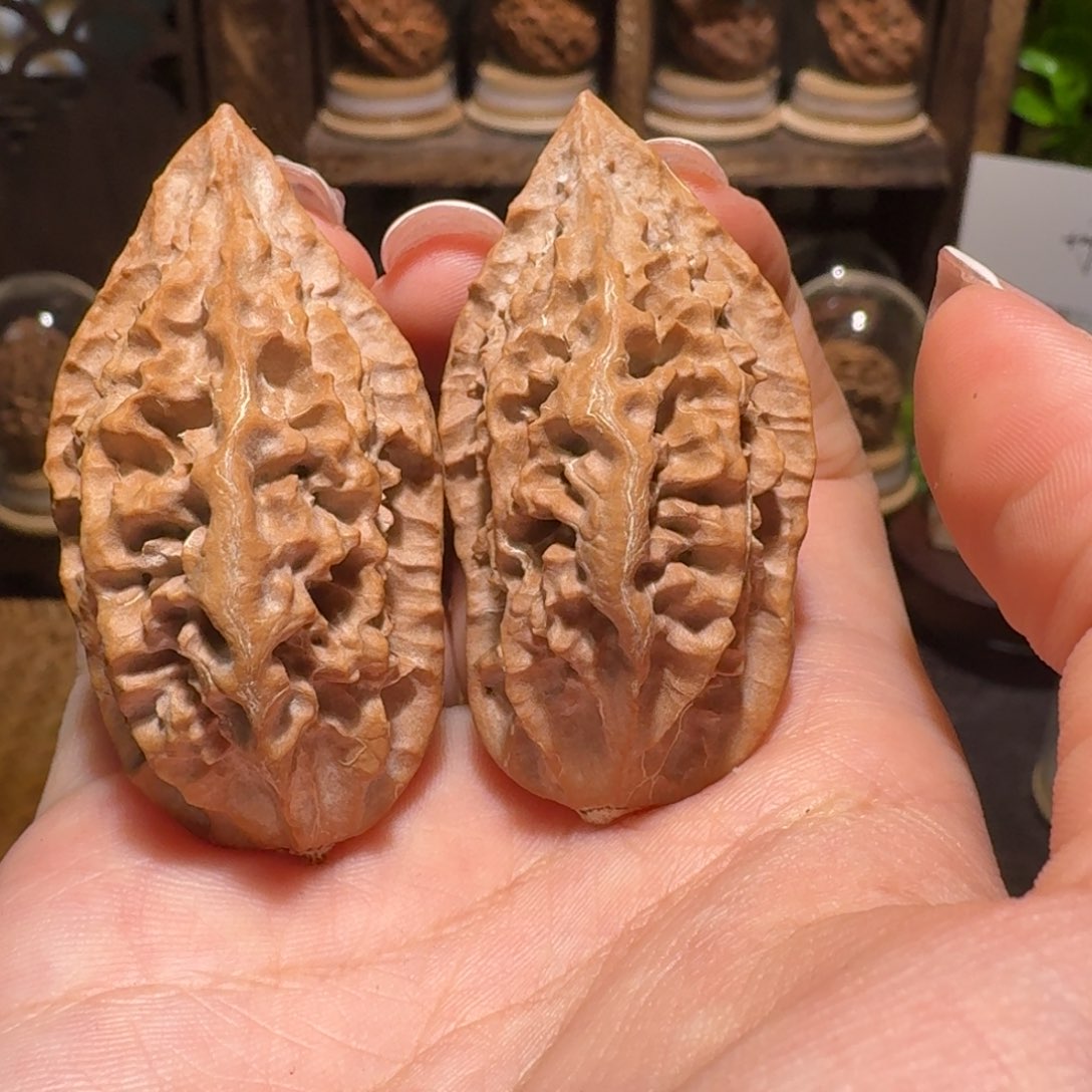 文玩核桃把件龙鳞绣花鞋