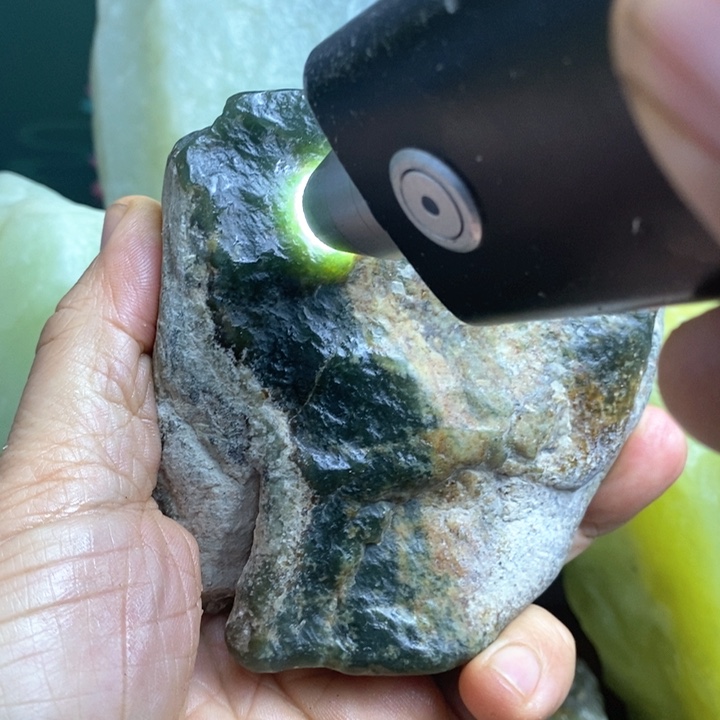 蛇纹石玉珠宝岫玉原石未镶嵌