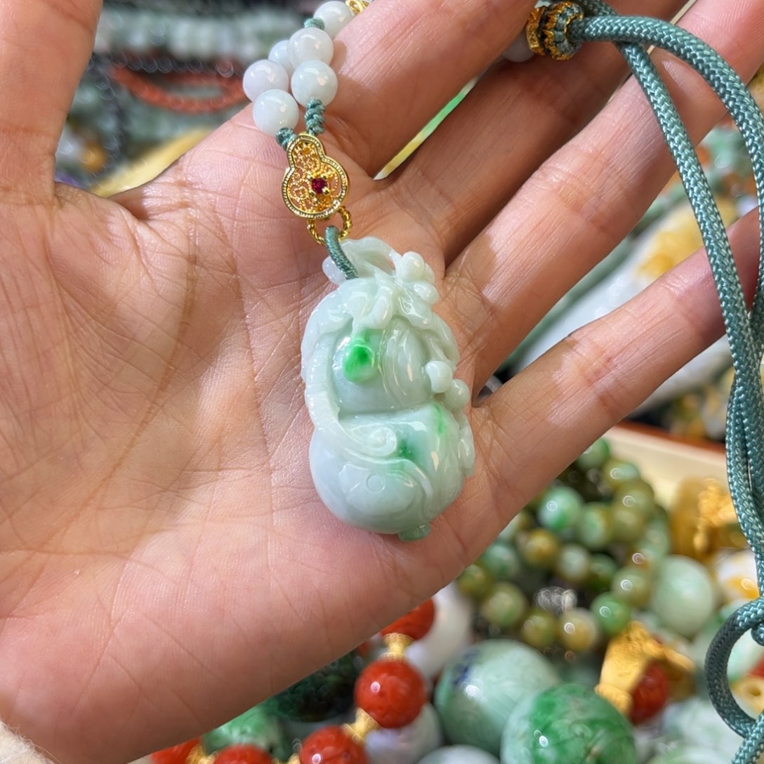 翡翠颈饰未镶嵌待编款