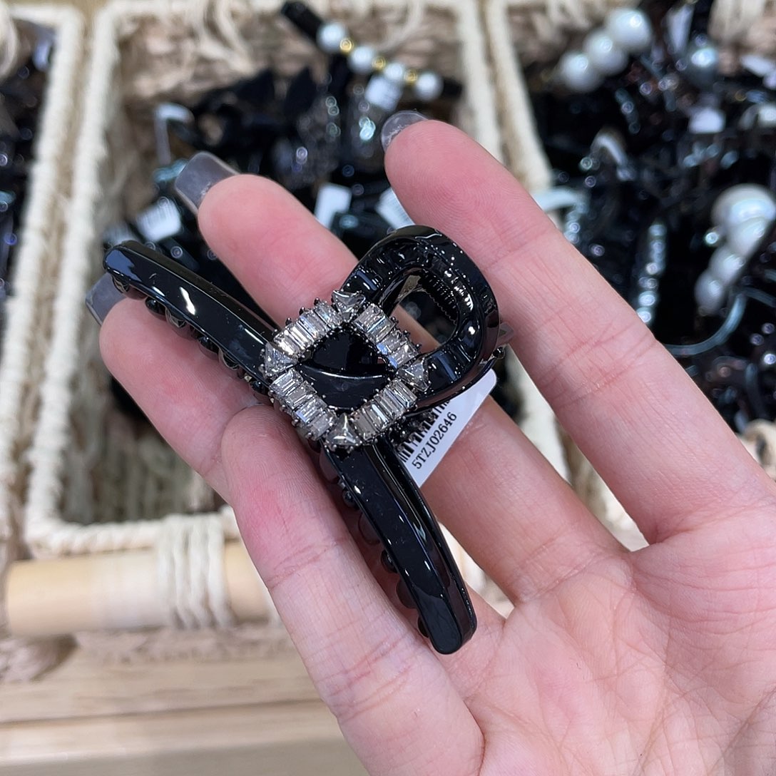 布艺非金属黑色方钻半抓