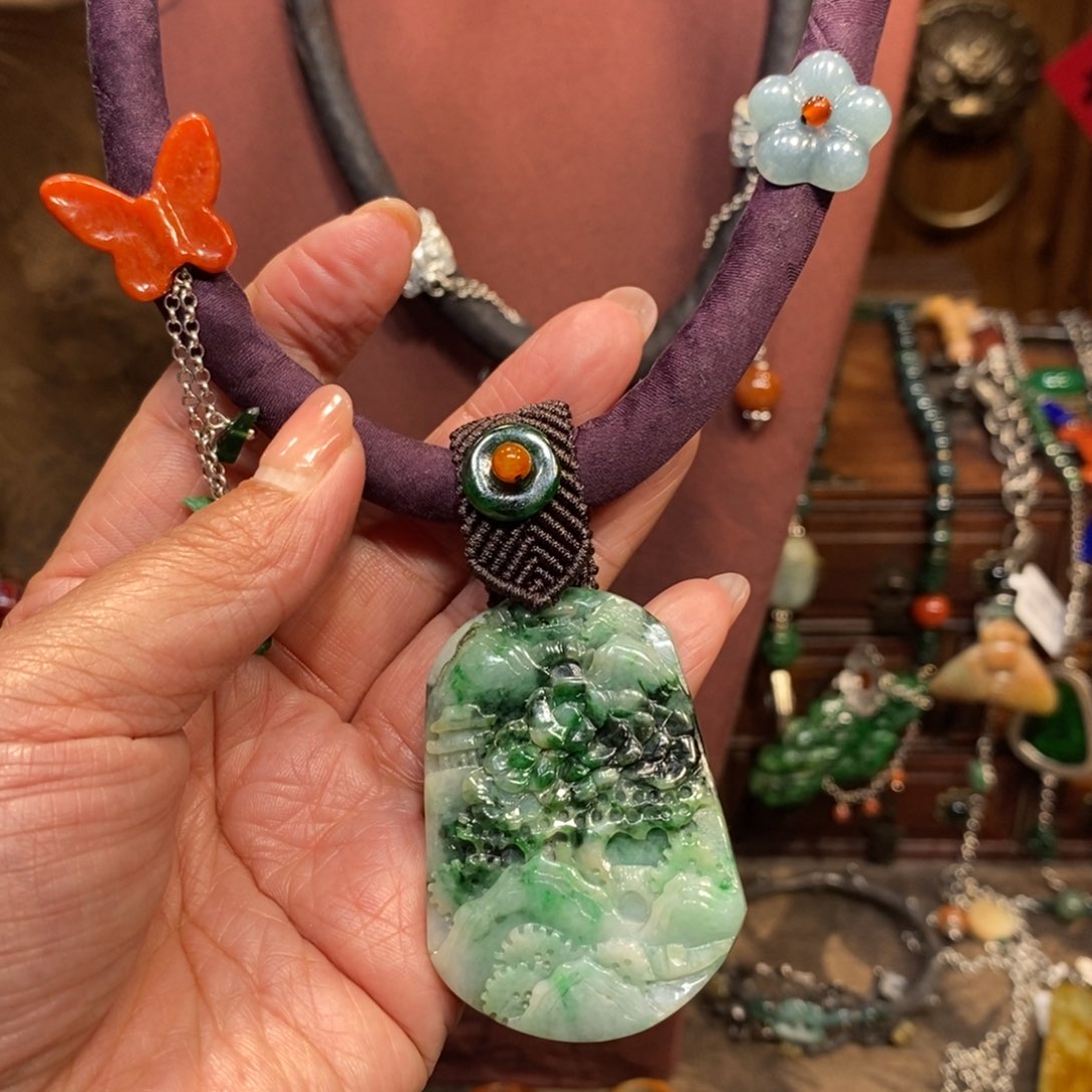 翡翠吊坠(赠链)未镶嵌