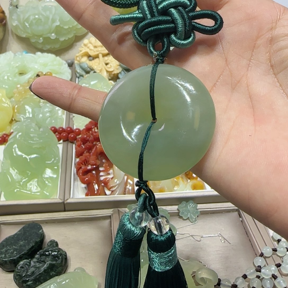 未镶嵌蛇纹石玉吊坠