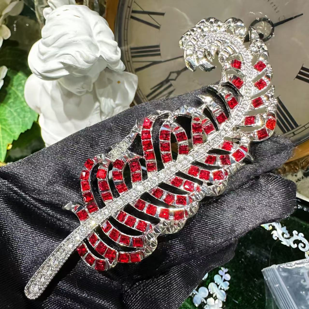 铜合金胸针 红色满镶羽毛胸针