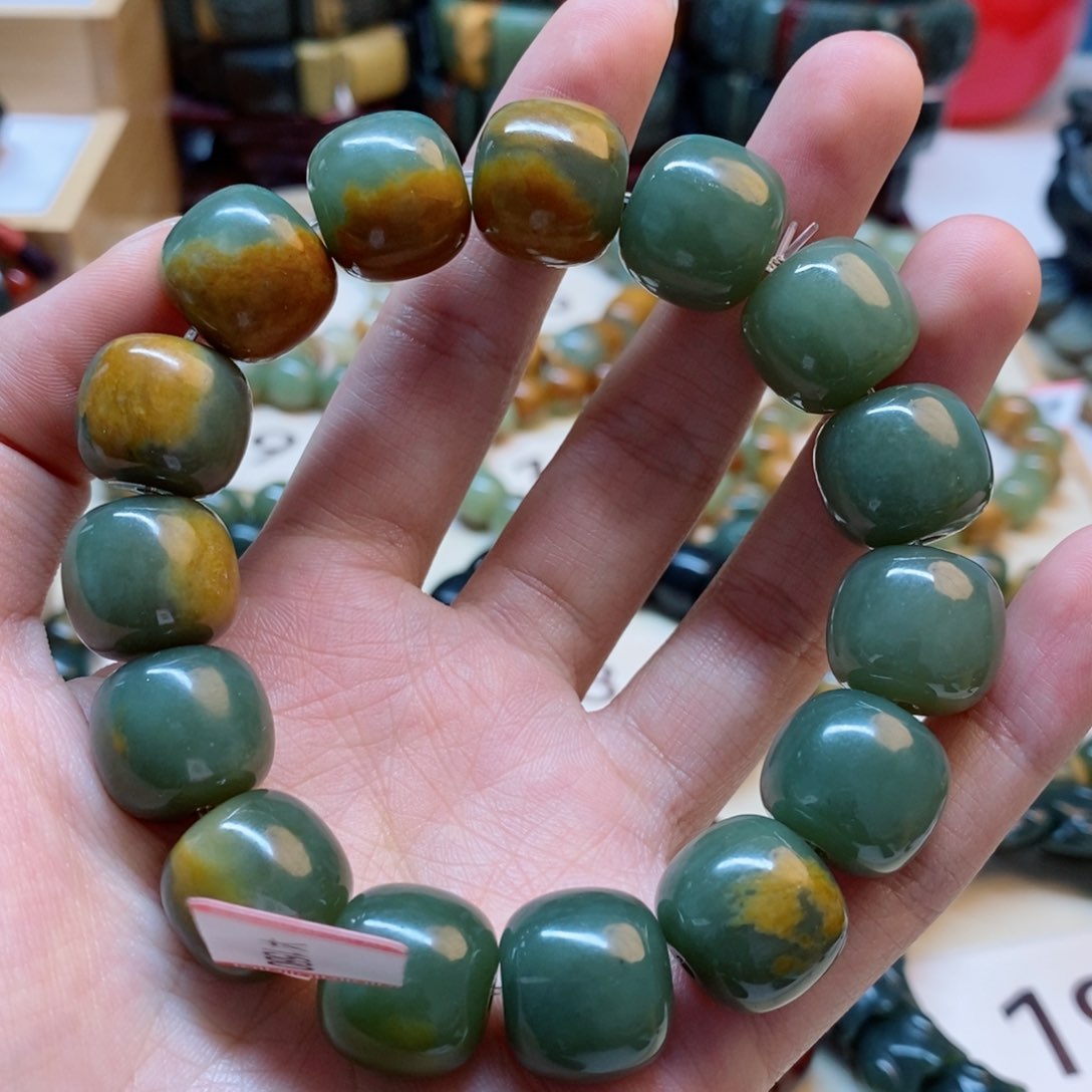 透闪石质玉未镶嵌手串