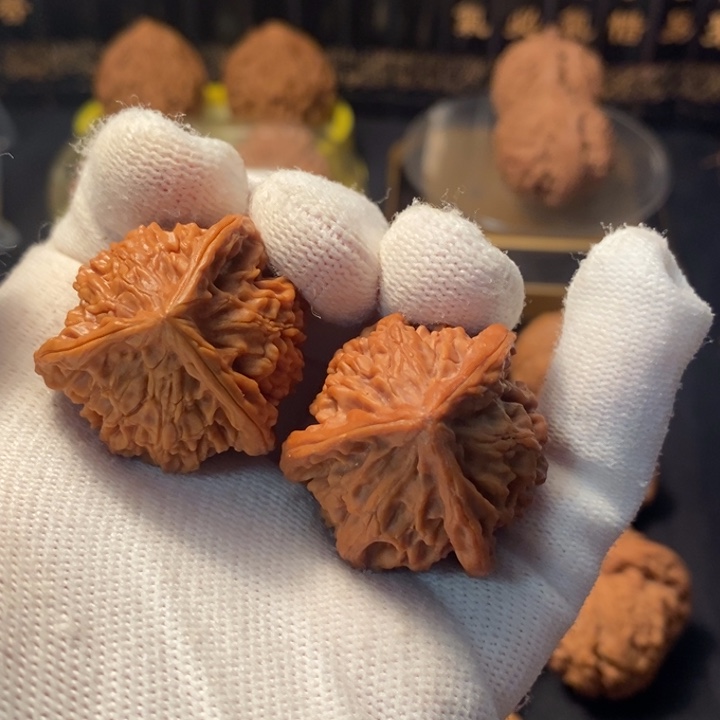 文玩核桃吊坠33三棱盘山