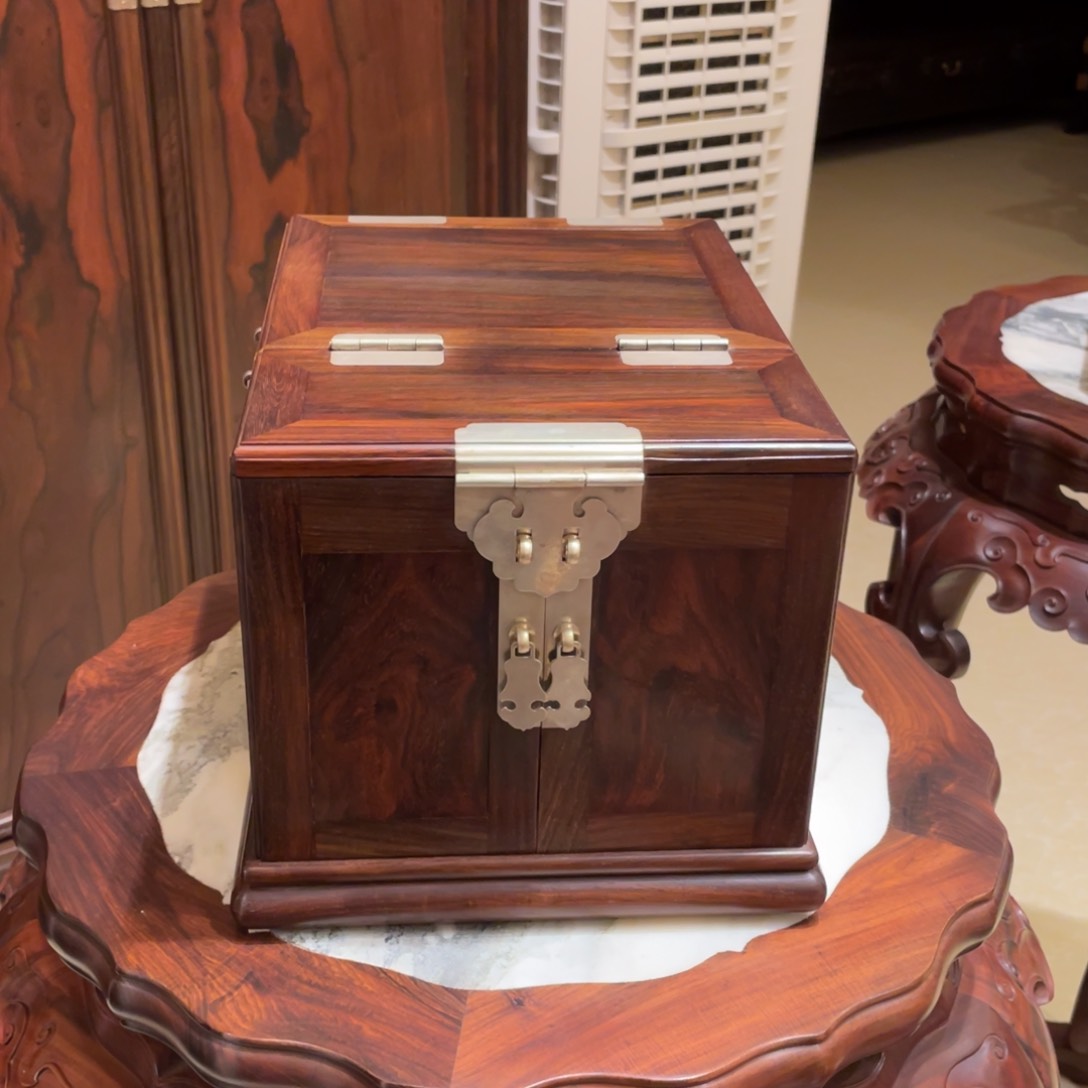 红酸枝木类成套家具