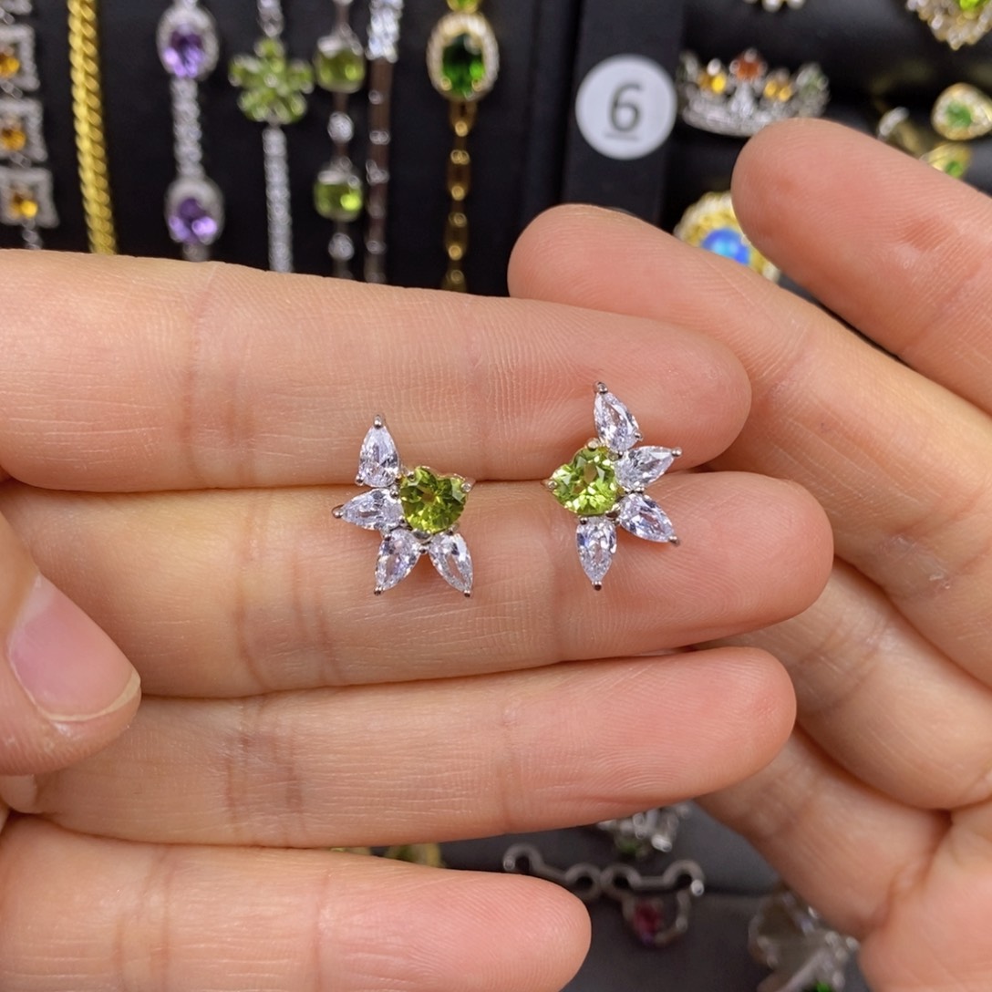 橄榄石耳饰银S925镶嵌