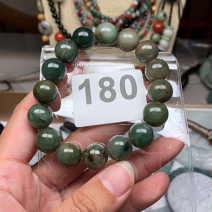 翡翠颈饰未镶嵌花*苷翡翠