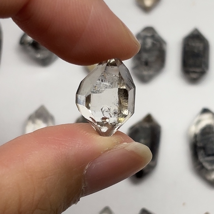 A***歪未镶嵌颈饰水晶浅茶闪灵钻