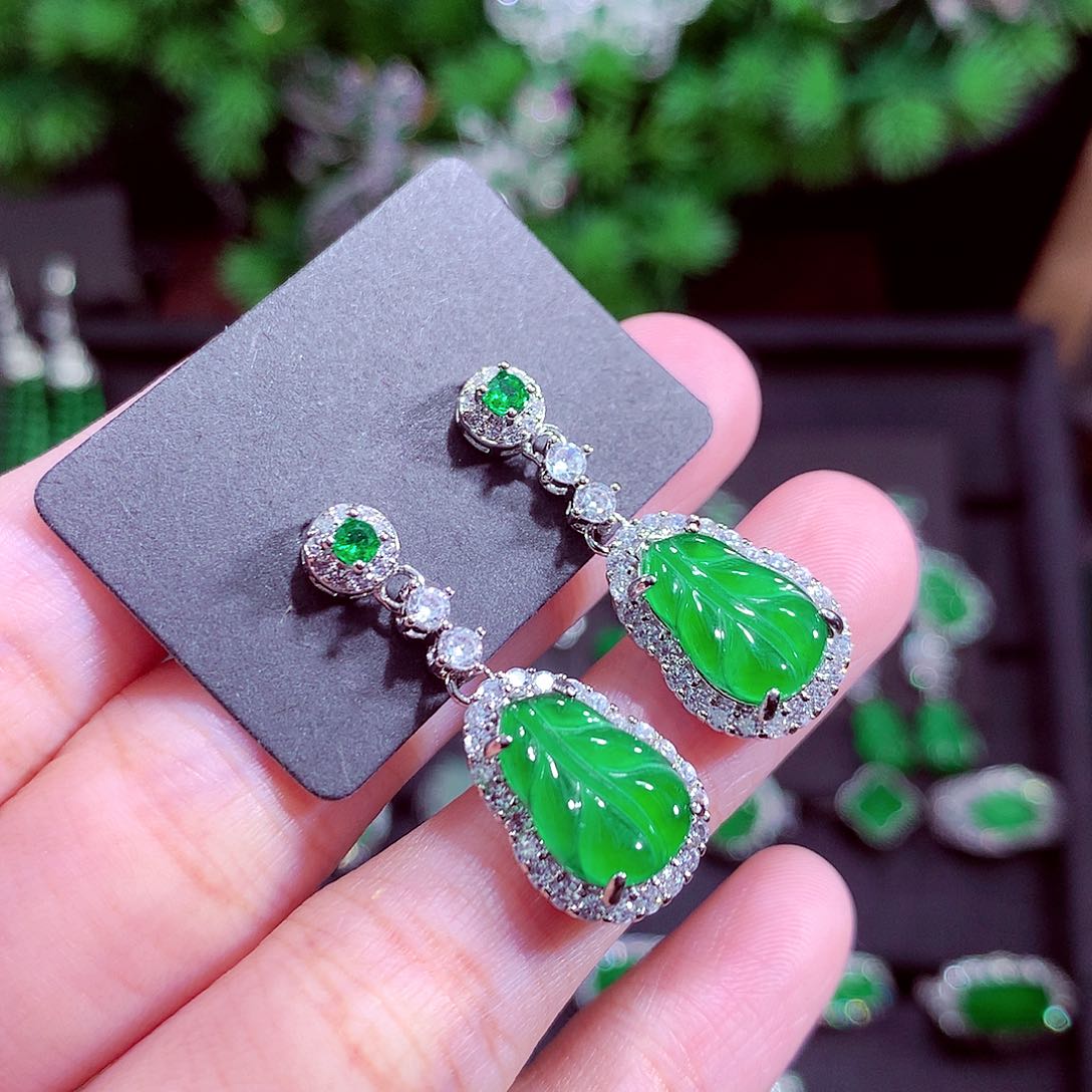 颈饰未镶嵌翡翠天然