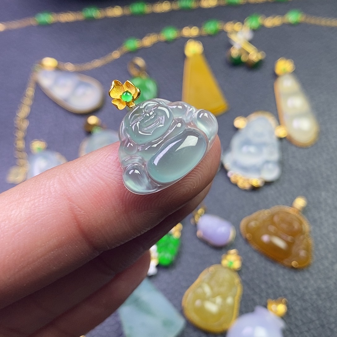 颈饰18K金镶嵌翡翠