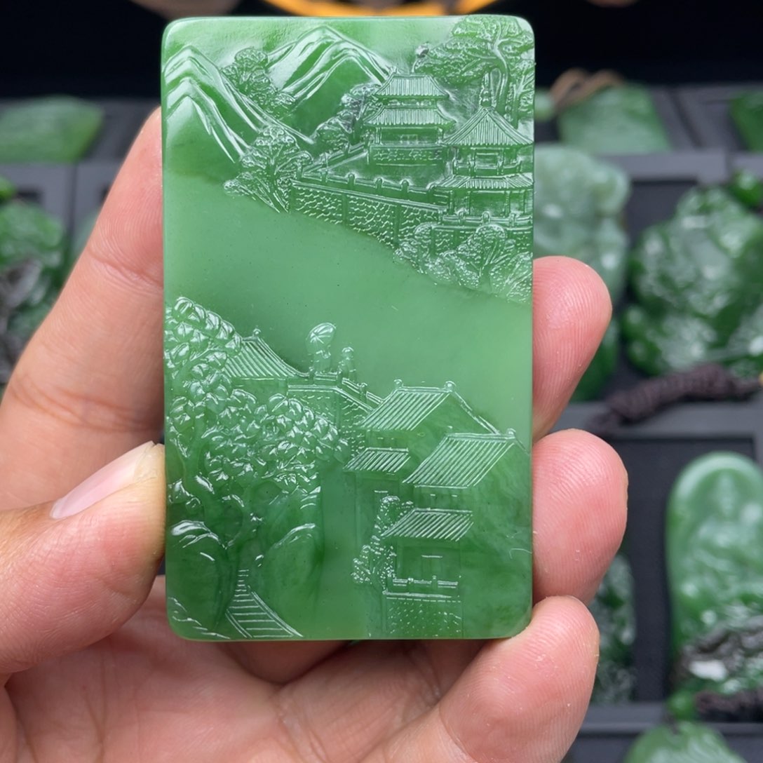 和田玉颈饰未镶嵌黑****星