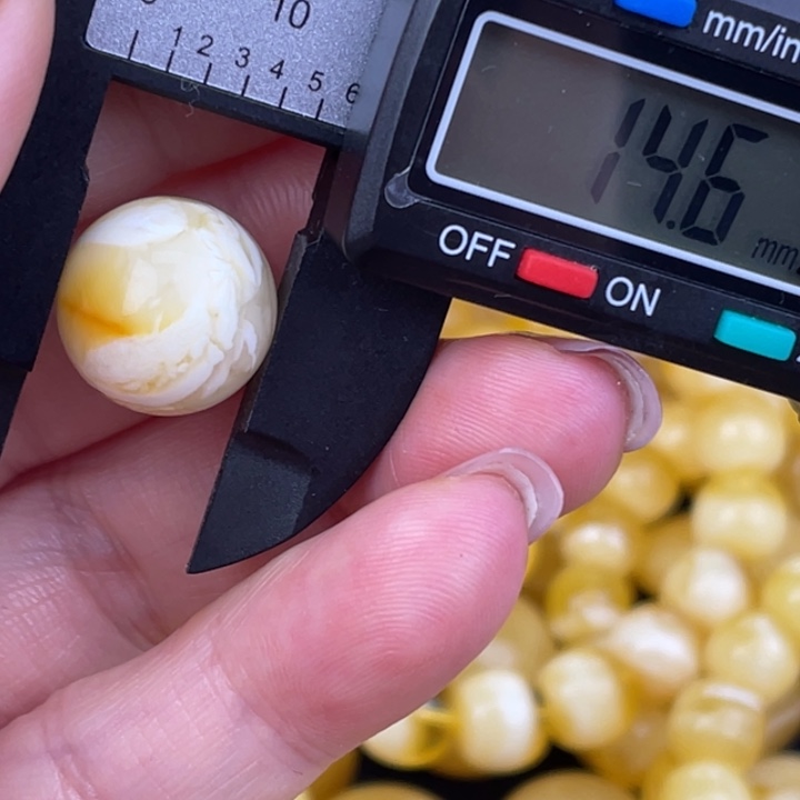 蜜蜡未镶嵌裸石微瑕128