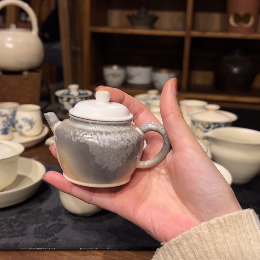 摆件陶瓷。    陶瓷。     