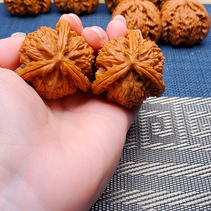 d***e吊坠文玩核桃三棱