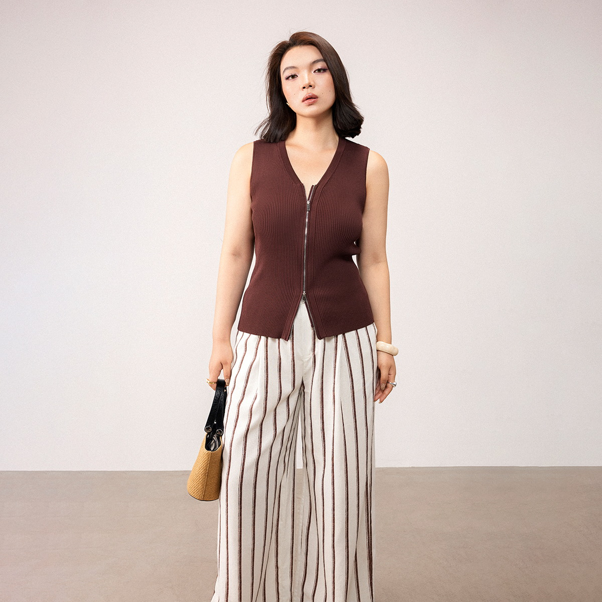 【折扣款】PLUSMALL 智性美人 双开拉链坑条针织背心PLUS2506061