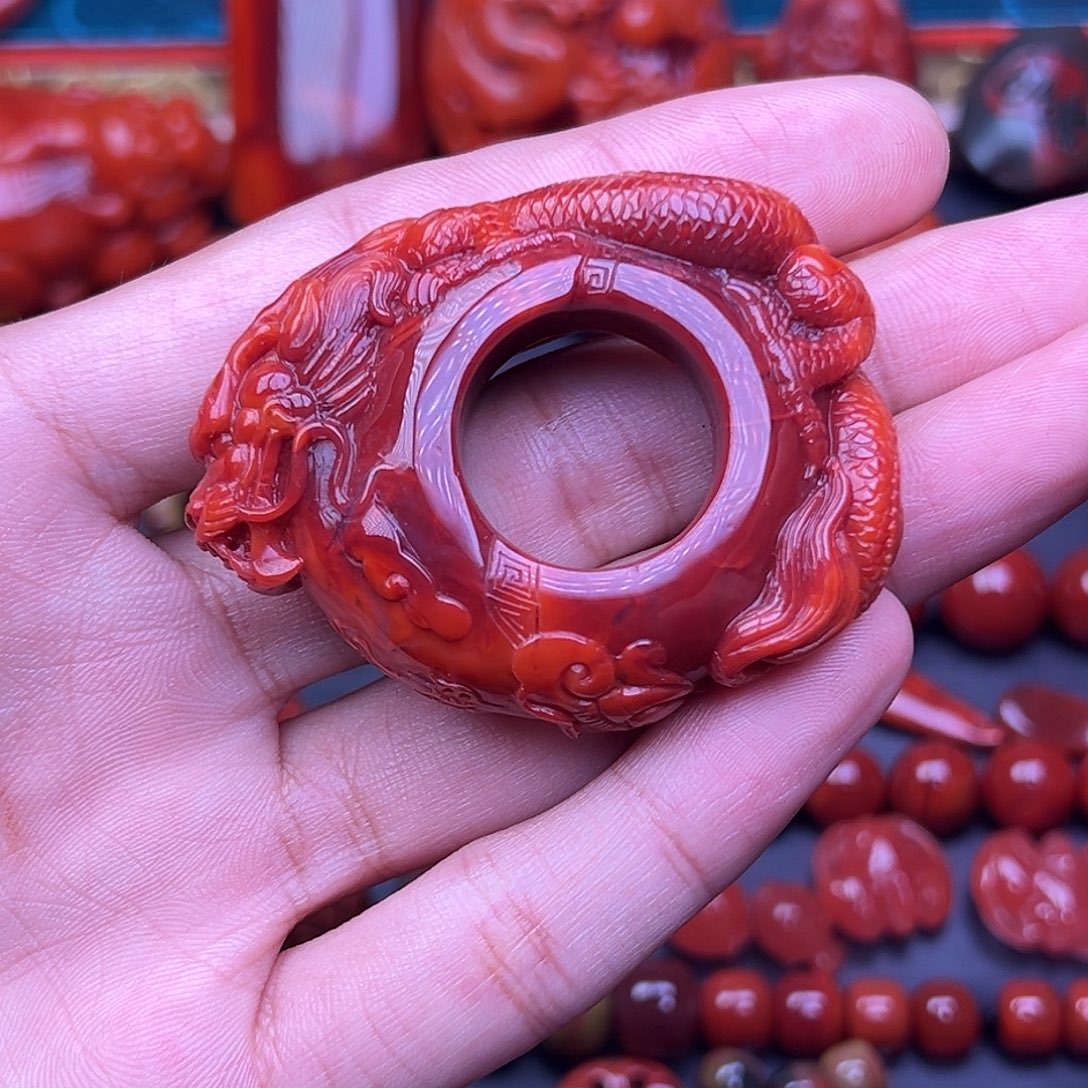 南红玛瑙未镶嵌川料牛血红龙扳指内径 20+