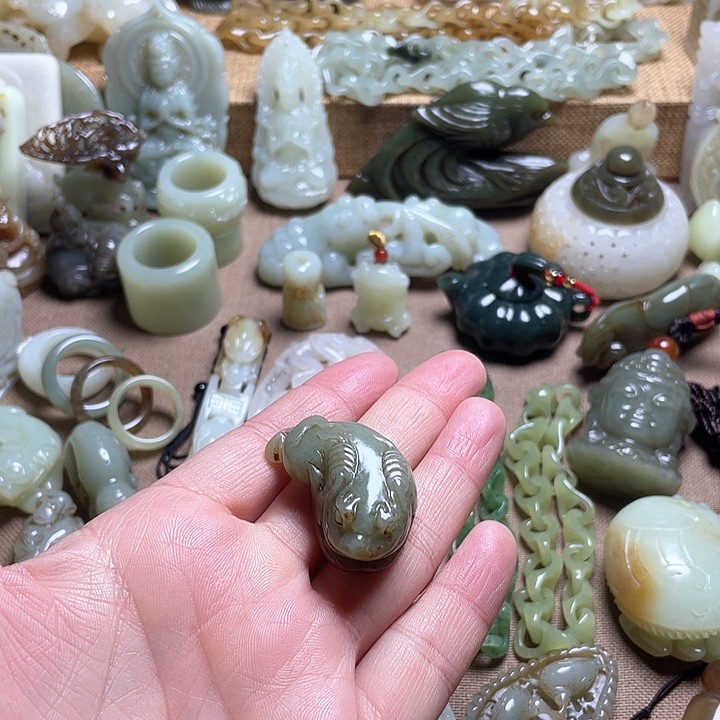 和田玉颈饰未镶嵌