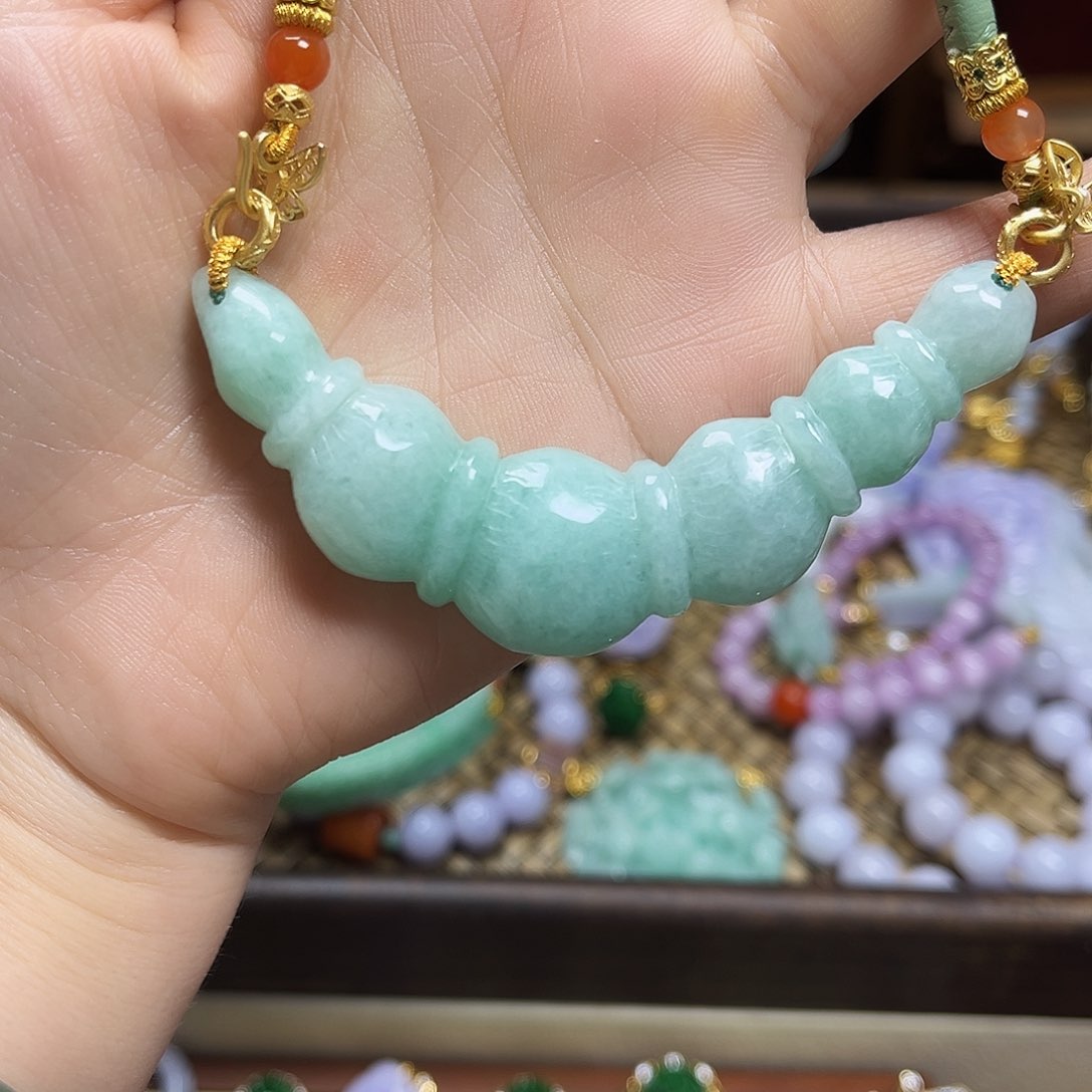 翡翠颈饰未镶嵌天然翡翠