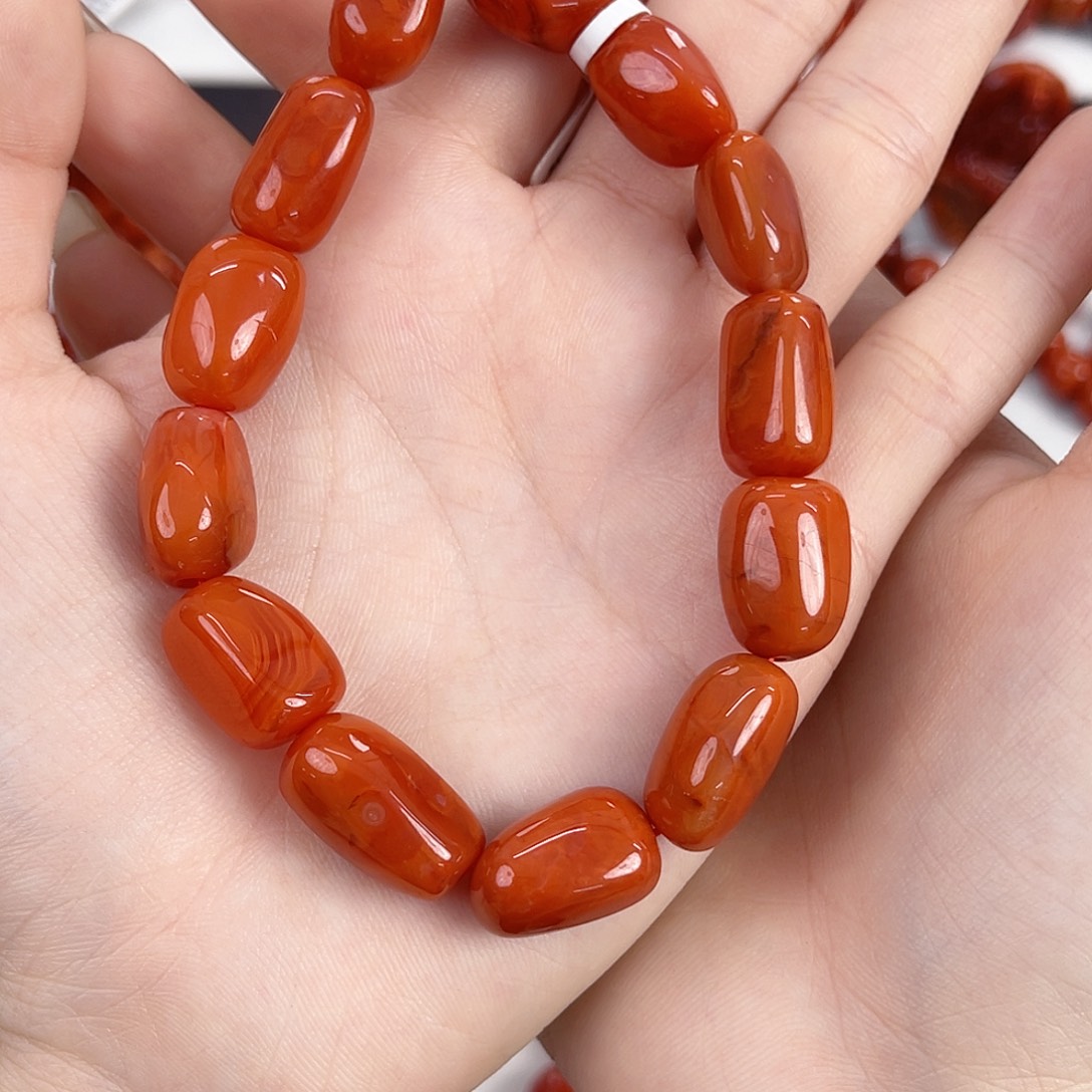 在***里南红玛瑙未镶嵌瓦西柿子红随形手串10-11mm左右