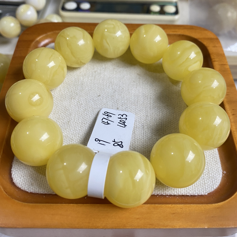 19咪鸡油黄白花精典珠串