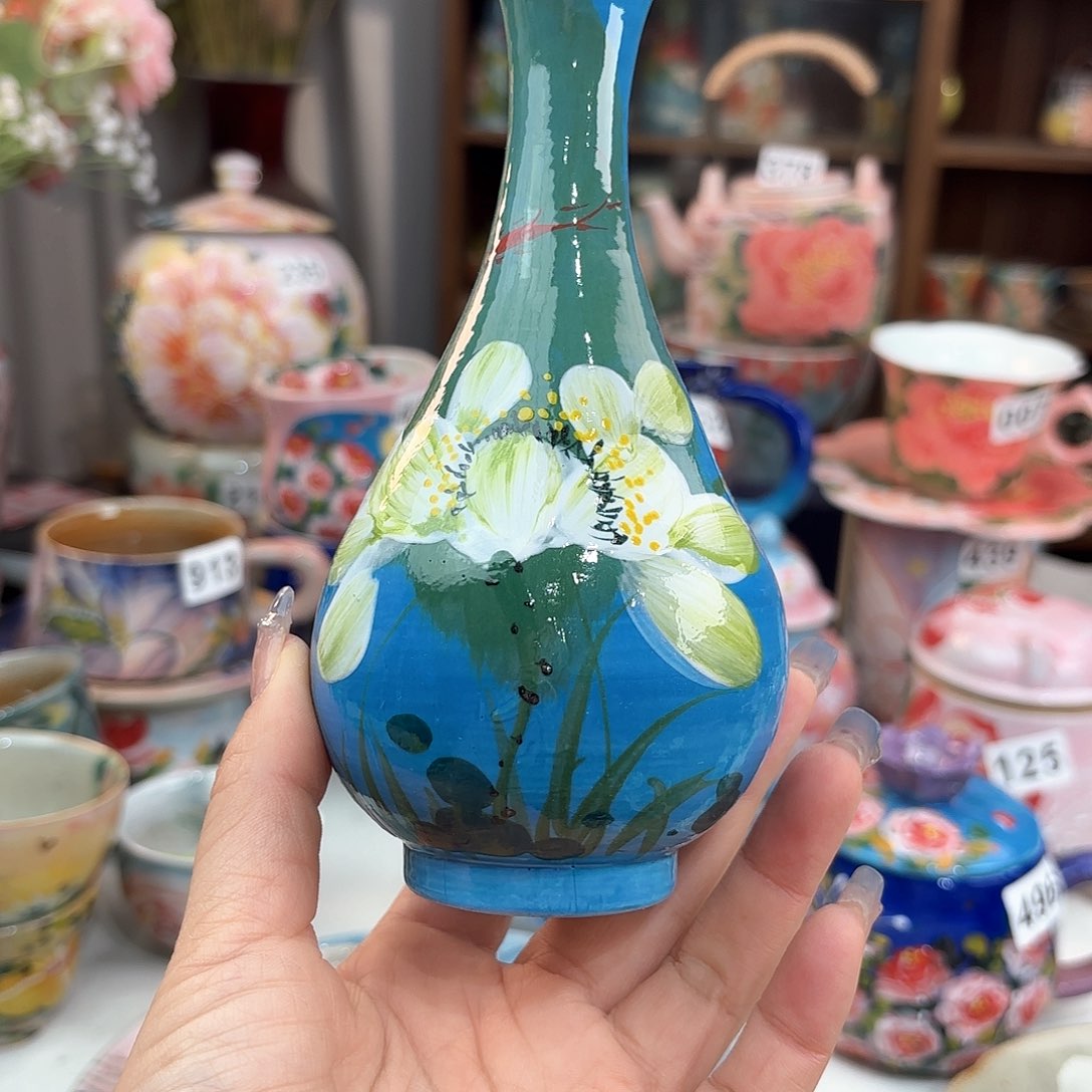 瓷片在干嘛我也在洗头发睡觉啊