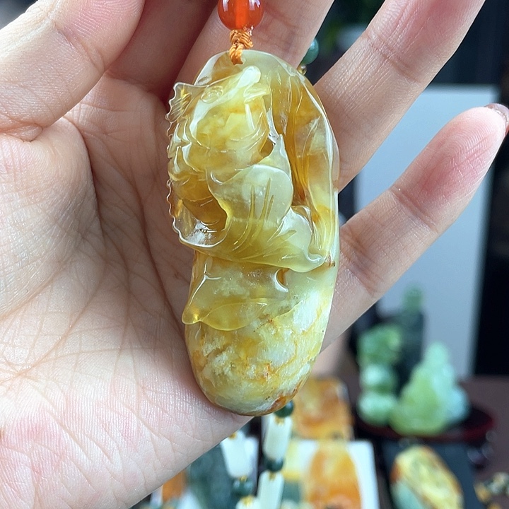 蛇纹石玉颈饰未镶嵌