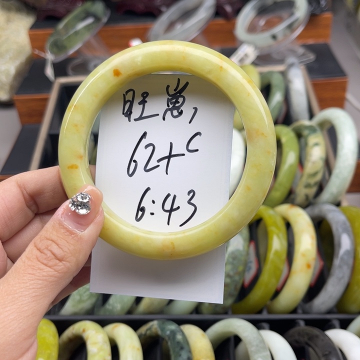 旺****蛇纹石玉未镶嵌手镯