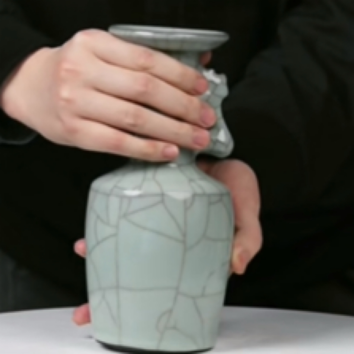 M修内司窑双耳纸槌瓶