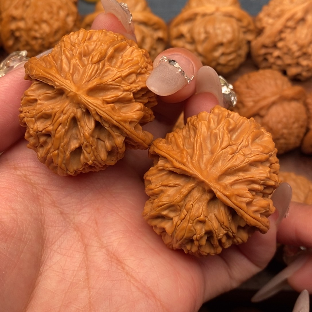 文玩核桃把件红皮同树苹果42，克重44