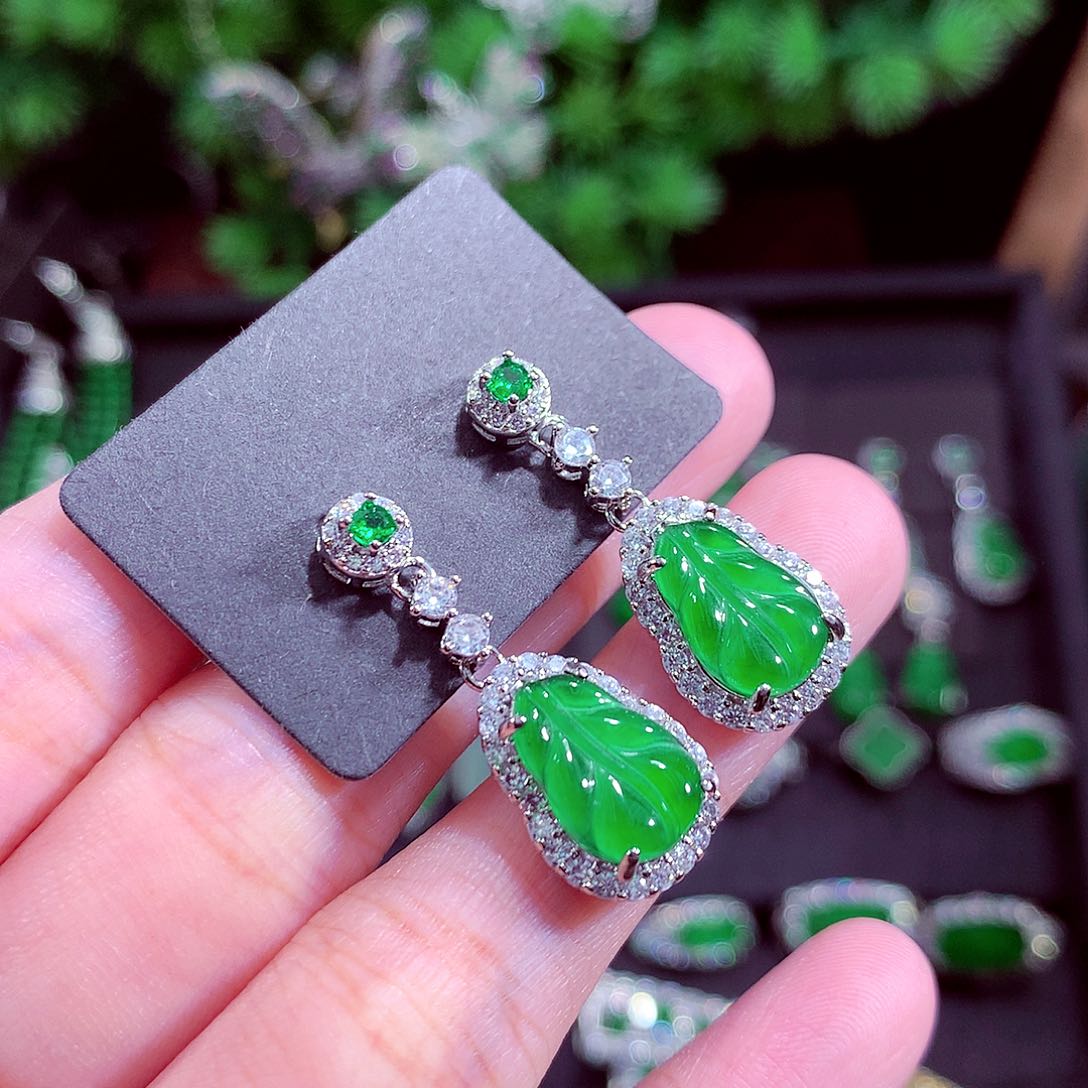 颈饰未镶嵌翡翠天然