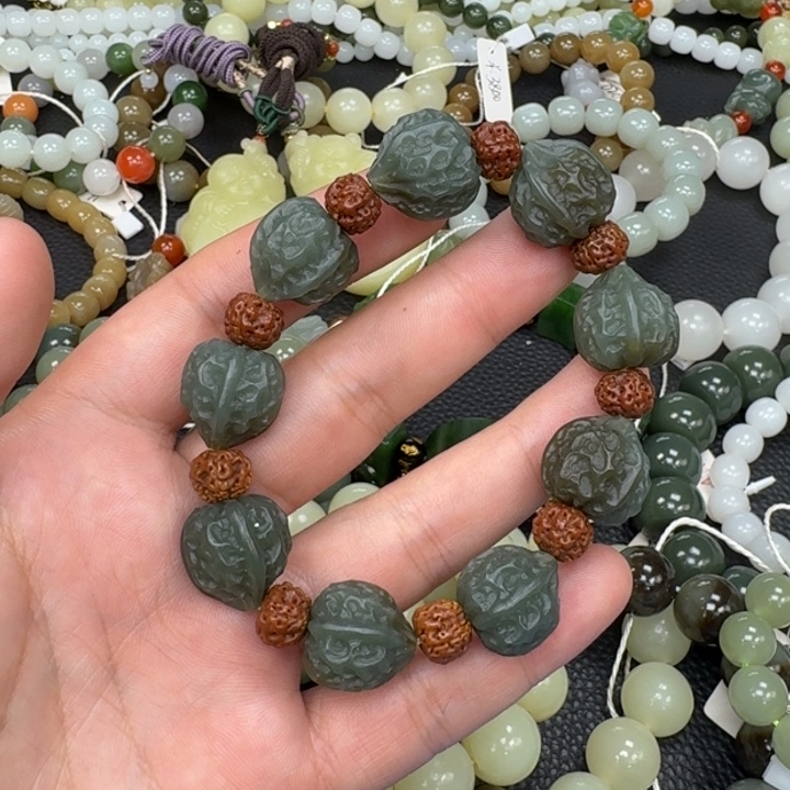 和田玉未镶嵌手串