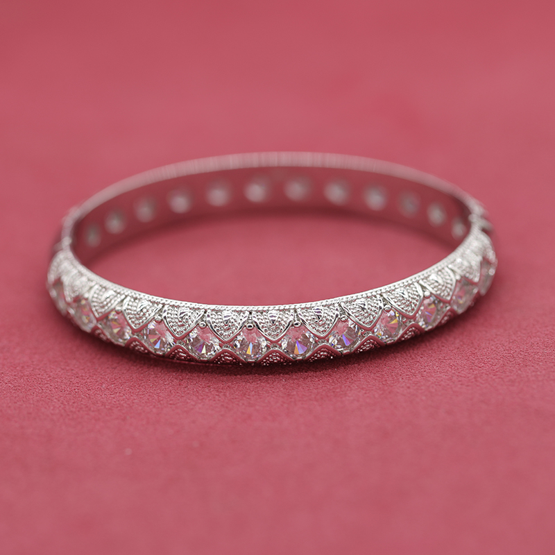  百搭气质经典手镯V550