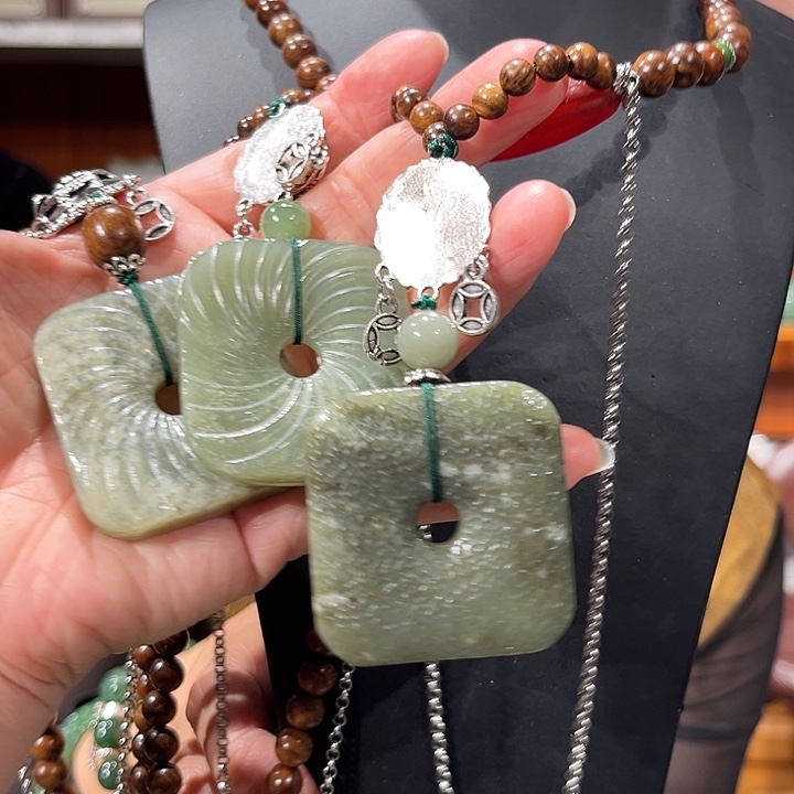 颈饰未镶嵌和田玉