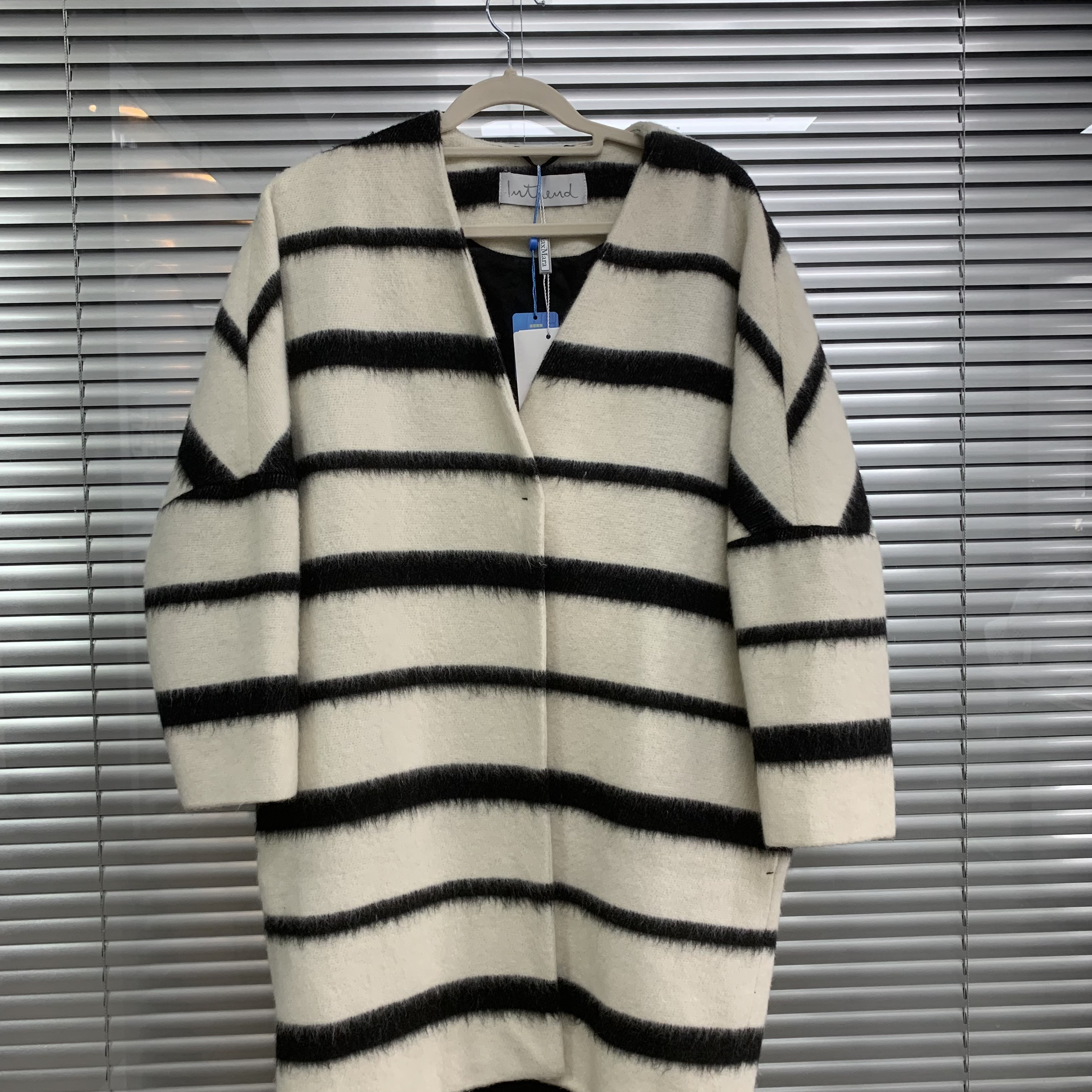 99新 MaxMara 黑白条纹大衣外套/剪标款/40码/B02639