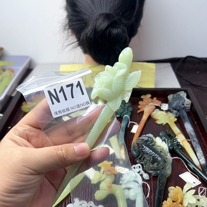 蛇纹石玉发饰合金蝶*花