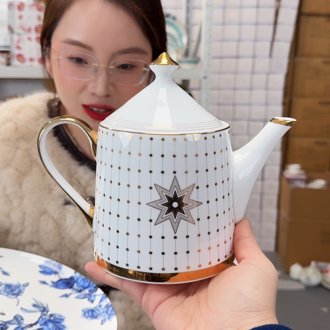 骨瓷高骨茶壶一个
