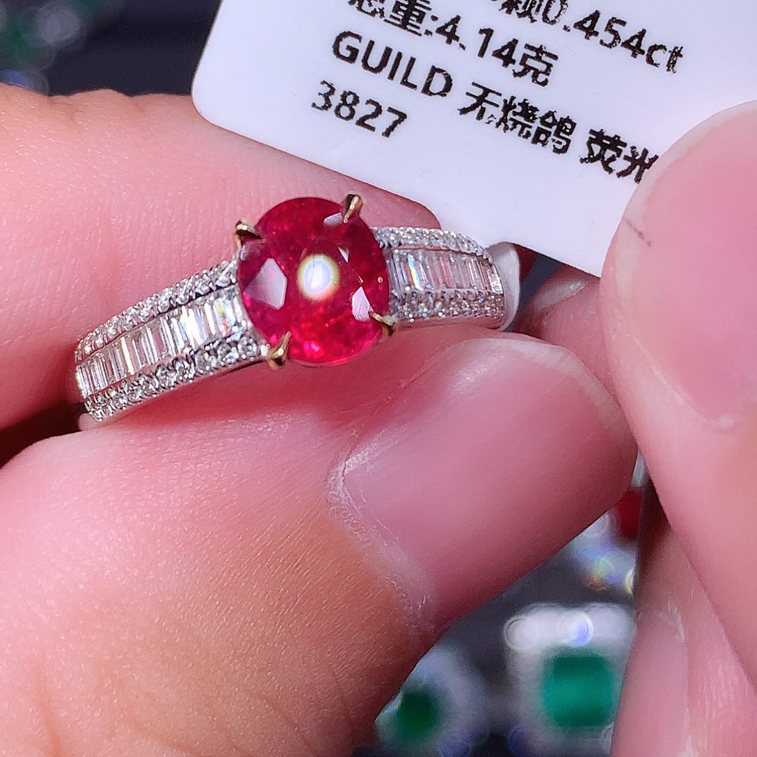 红宝石戒指18K金镶嵌