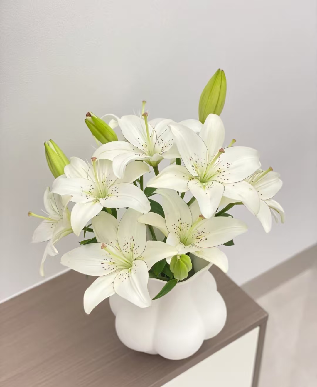 【眼线百合】百合网红款家里水养鲜切花办公室插花东北基地包邮