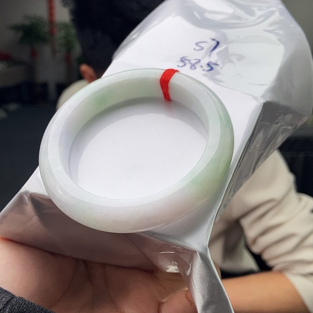 翡翠手镯未镶嵌拍一发一